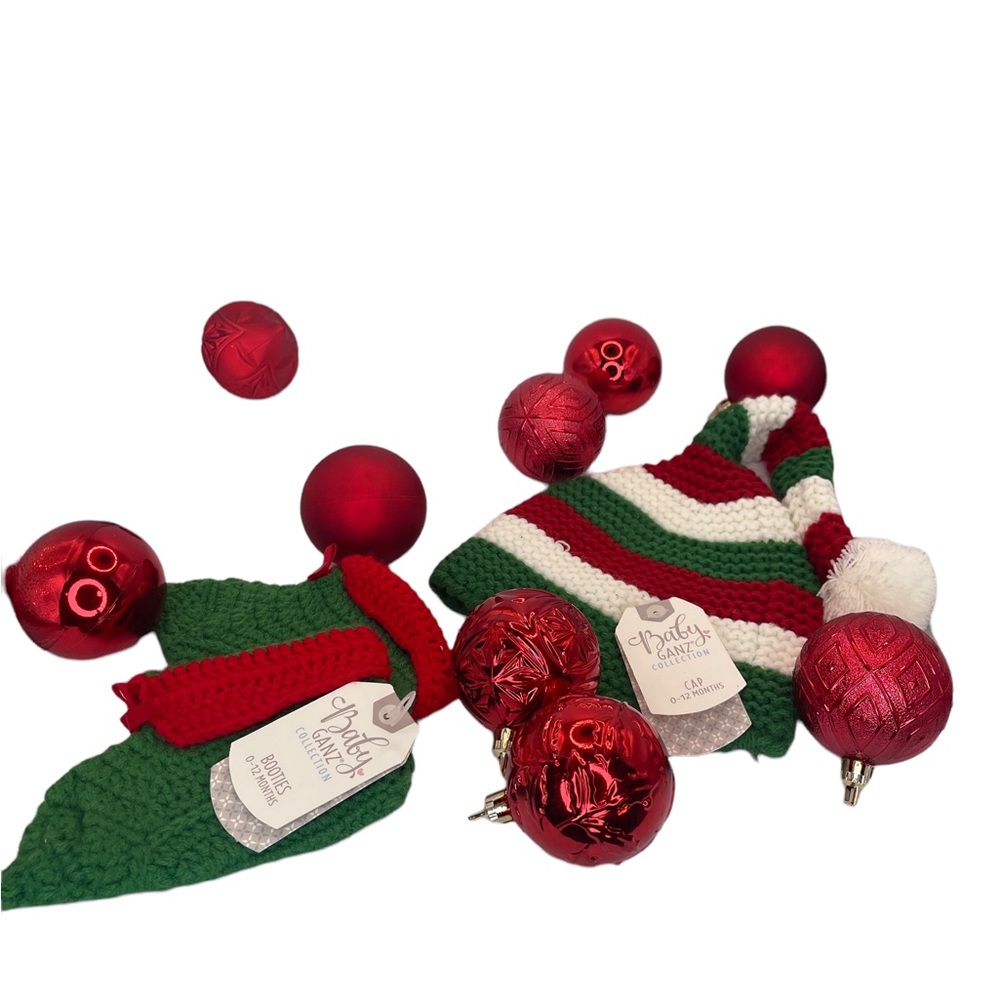 NWT CHRISTMAS KNITTED CAP AND BOOTIES 6-12 mos